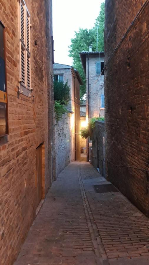 Appartamento Tipico In Centro Storico Urbino Exterior foto